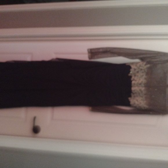 Elegant xcape Jewel Neck Long Sleeve Gown. . - Picture 4 of 8